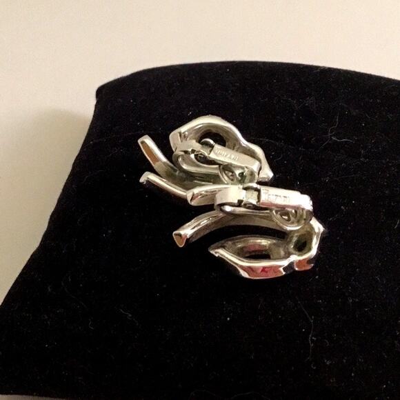 CROWN TRIFARI DECO RHODIUM BAGUETTE RHINESTONE SWIRL/WATERFALL CLIP EARRINGS - Picture 2 of 2